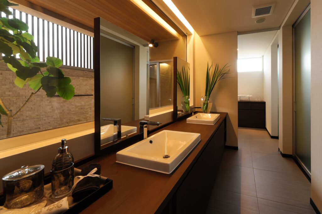 壁面にシンデレラフィットする造作収納、デッドスペースをゼロにする空間設計